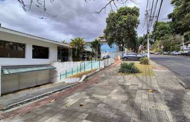 Imagem: O depósito possui 5 Vagas na garagem e 720m² de Área e está