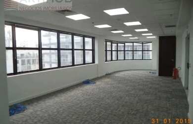 Imagem: O depósito possui 5 Vagas na garagem, 376m² de Área e está