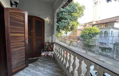 Imagem 2: Vendo casa duplex com terraço na Alberto de Sequeira com 6 quartos