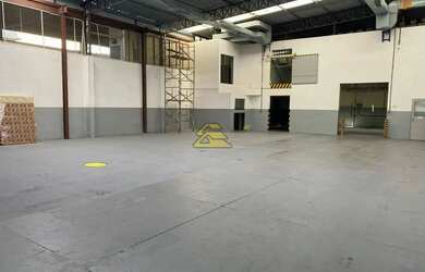 Imagem: O depósito possui 5 Vagas na garagem, 636m² de Área e está