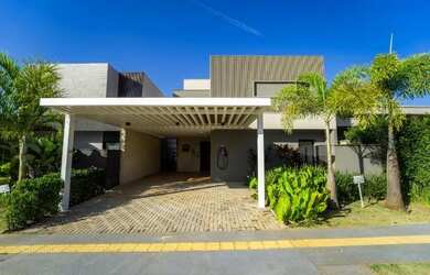 Imagem: O apartamento possui 4 Dormitórios, 4 Banheiros, 2 Vagas na