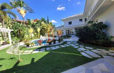 Imagem: A casa em condomínio possui 5 Dormitórios, 5 Banheiros, 4