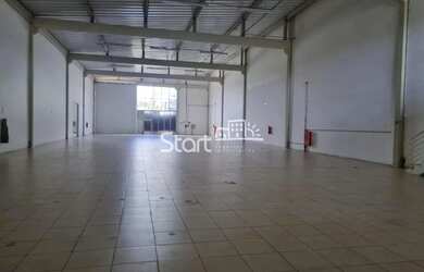 Imagem: O depósito possui 5 Vagas na garagem, 900m² de Área e está