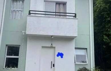 Imagem: A casa em condomínio possui 3 Dormitórios, 1 Banheiro, 2 Vagas