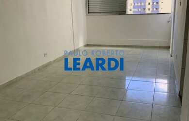 Imagem: O apartamento possui 1 Dormitório, 1 Banheiro, 42m² de Área