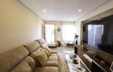 Imagem: A casa possui 3 Dormitórios, 4 Banheiros, 3 Vagas na garagem