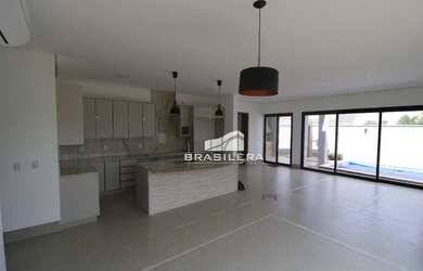 Imagem 3: Casa com 4 suítes rica em armários no Portal do Sol Green