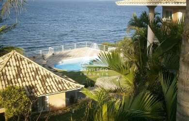 Imagem: A casa possui 5 Dormitórios, 5 Banheiros, 4 Vagas na garagem