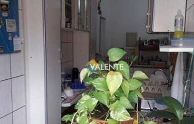 Imagem: O apartamento possui 1 Dormitório, 1 Banheiro, 1 Vaga na garagem