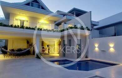 Imagem: A casa em condomínio possui 4 Dormitórios, 5 Banheiros, 2