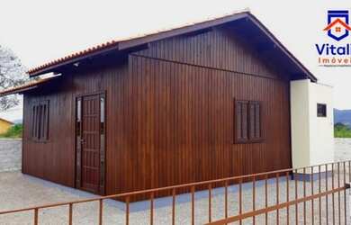 Imagem 2: Duas casas recém construídas localizada em Imbituba, situada no bairro...