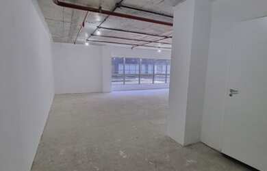 Imagem: O depósito possui 1 Vaga na garagem, 143m² de Área e está