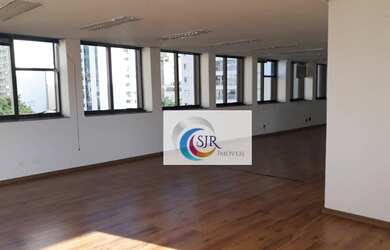 Imagem: O depósito possui 2 Vagas na garagem, 120m² de Área e está