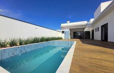 Imagem: A casa em condomínio possui 3 Dormitórios, 4 Banheiros, 4