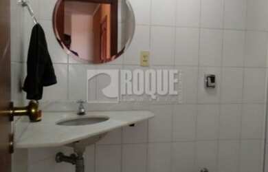 Imagem: O apartamento possui 3 Dormitórios, 1 Banheiro, 2 Vagas na