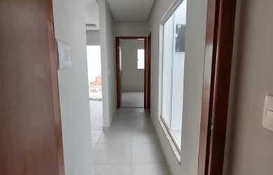 Imagem: A casa possui 3 Dormitórios, 3 Banheiros, 4 Vagas na garagem