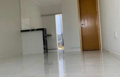 Imagem: A casa possui 2 Dormitórios, 2 Banheiros, 1 Vaga na garagem