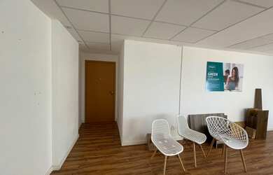 Imagem: O depósito possui 1 Vaga na garagem, 47m² de Área e está