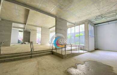 Imagem: O depósito possui 1 Vaga na garagem, 1.373m² de Área e está