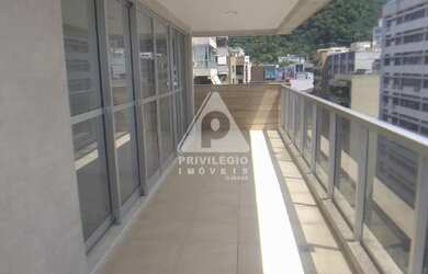 Imagem: O apartamento na cobertura possui 4 Dormitórios, 4 Banheiros