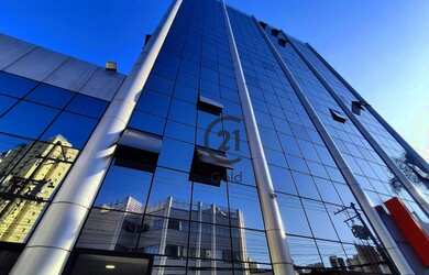 Imagem: O depósito possui 4 Vagas na garagem, 220m² de Área e está