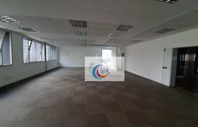 Imagem: O depósito possui 5 Vagas na garagem, 400m² de Área e está