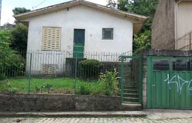 Imagem: A casa possui 3 Dormitórios, 1 Banheiro, 1 Vaga na garagem