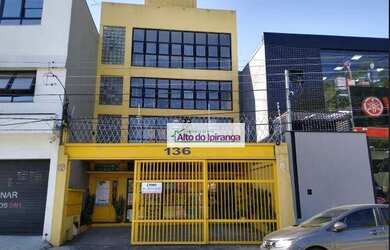 Imagem: O depósito possui 3 Vagas na garagem e 400m² de Área e está