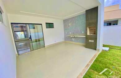 Imagem: A casa possui 3 Dormitórios, 4 Banheiros, 4 Vagas na garagem