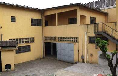 Imagem: O depósito possui 5 Vagas na garagem, 550m² de Área e está