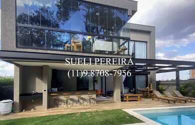 Imagem: A casa em condomínio possui 4 Dormitórios, 5 Banheiros, 4