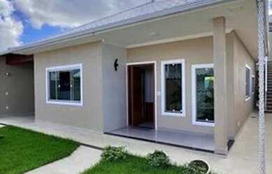 Imagem: A casa possui 2 Dormitórios, 2 Banheiros, 2 Vagas na garagem