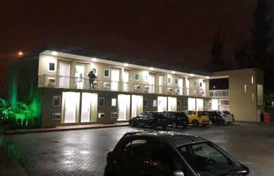 Imagem: O apartamento possui 1 Dormitório, 1 Banheiro, 2 Vagas na garagem