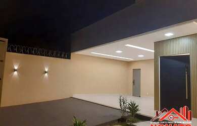 Imagem: A casa possui 3 Dormitórios, 5 Banheiros, 4 Vagas na garagem