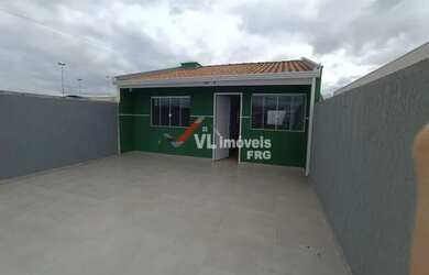 Imagem: A casa possui 2 Dormitórios, 1 Banheiro, 2 Vagas na garagem