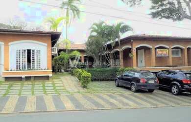 Imagem: A casa possui 5 Dormitórios, 4 Banheiros, 4 Vagas na garagem