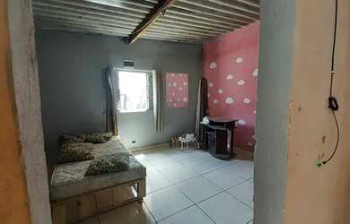 Imagem: A casa possui 1 Dormitório, 1 Banheiro, 4 Vagas na garagem