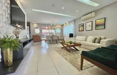 Imagem: A casa possui 3 Dormitórios, 3 Banheiros, 5 Vagas na garagem