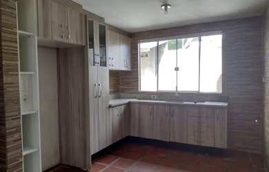 Imagem 5: Casa, com piscina, edícula, fogão a lenha , forno e churrasqueira