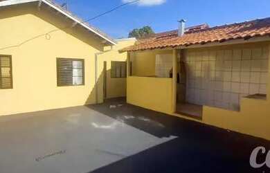 Imagem: A casa possui 2 Dormitórios, 2 Banheiros, 3 Vagas na garagem