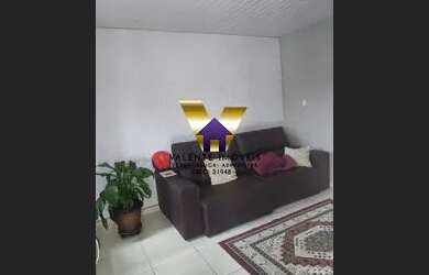 Imagem: A casa possui 2 Dormitórios, 1 Banheiro, 2 Vagas na garagem