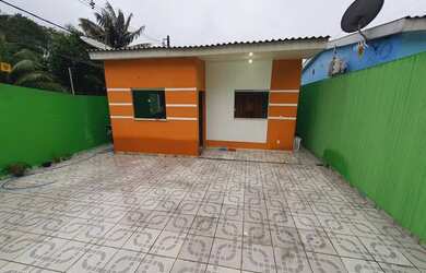 Imagem: A casa possui 2 Dormitórios, 2 Banheiros, 2 Vagas na garagem