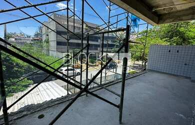 Imagem: O apartamento possui 2 Dormitórios, 1 Banheiro, 2 Vagas na