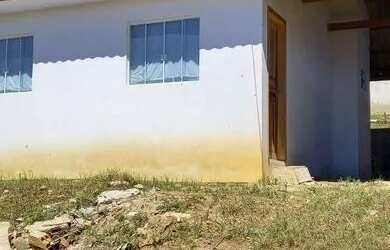 Imagem: A casa possui 3 Dormitórios, 1 Banheiro, 1 Vaga na garagem