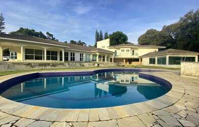 Imagem: A casa em condomínio possui 5 Dormitórios, 5 Banheiros, 5