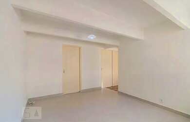 Imagem: O apartamento possui 3 Dormitórios, 1 Banheiro, 1 Vaga na garagem