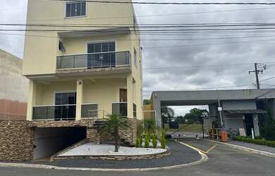 Imagem: A casa em condomínio possui 4 Dormitórios, 4 Banheiros, 4