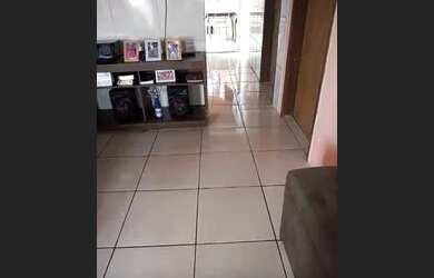 Imagem: A casa e possui 2 Dormitórios, 1 Banheiro está localizado