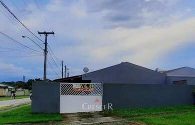 Imagem: A casa possui 2 Dormitórios, 1 Banheiro, 2 Vagas na garagem