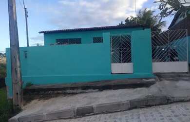 Imagem: A casa possui 2 Dormitórios, 2 Banheiros, 2 Vagas na garagem